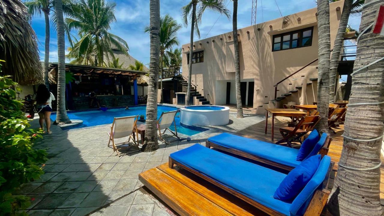 Johnnys Place Hotel Monterrico Exterior photo