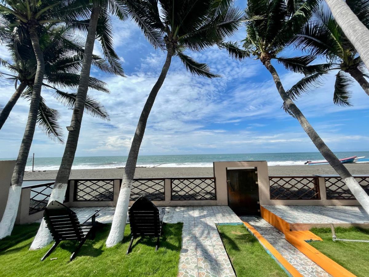 Johnnys Place Hotel Monterrico Exterior photo