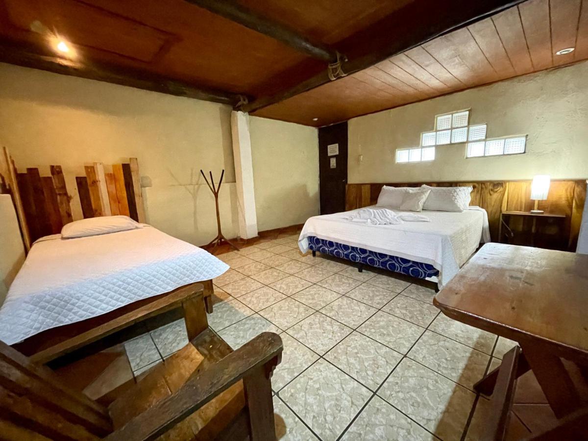 Johnnys Place Hotel Monterrico Exterior photo