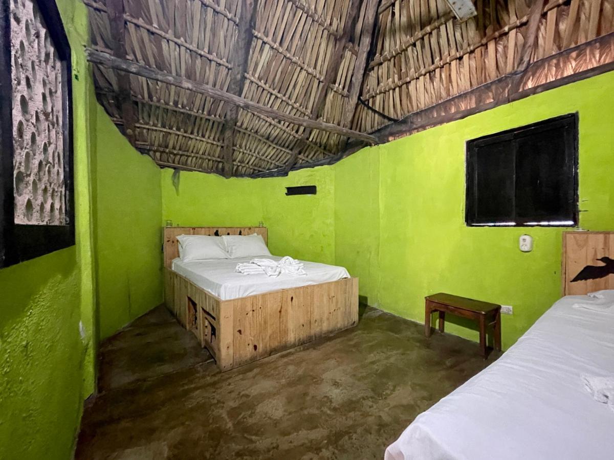 Johnnys Place Hotel Monterrico Exterior photo