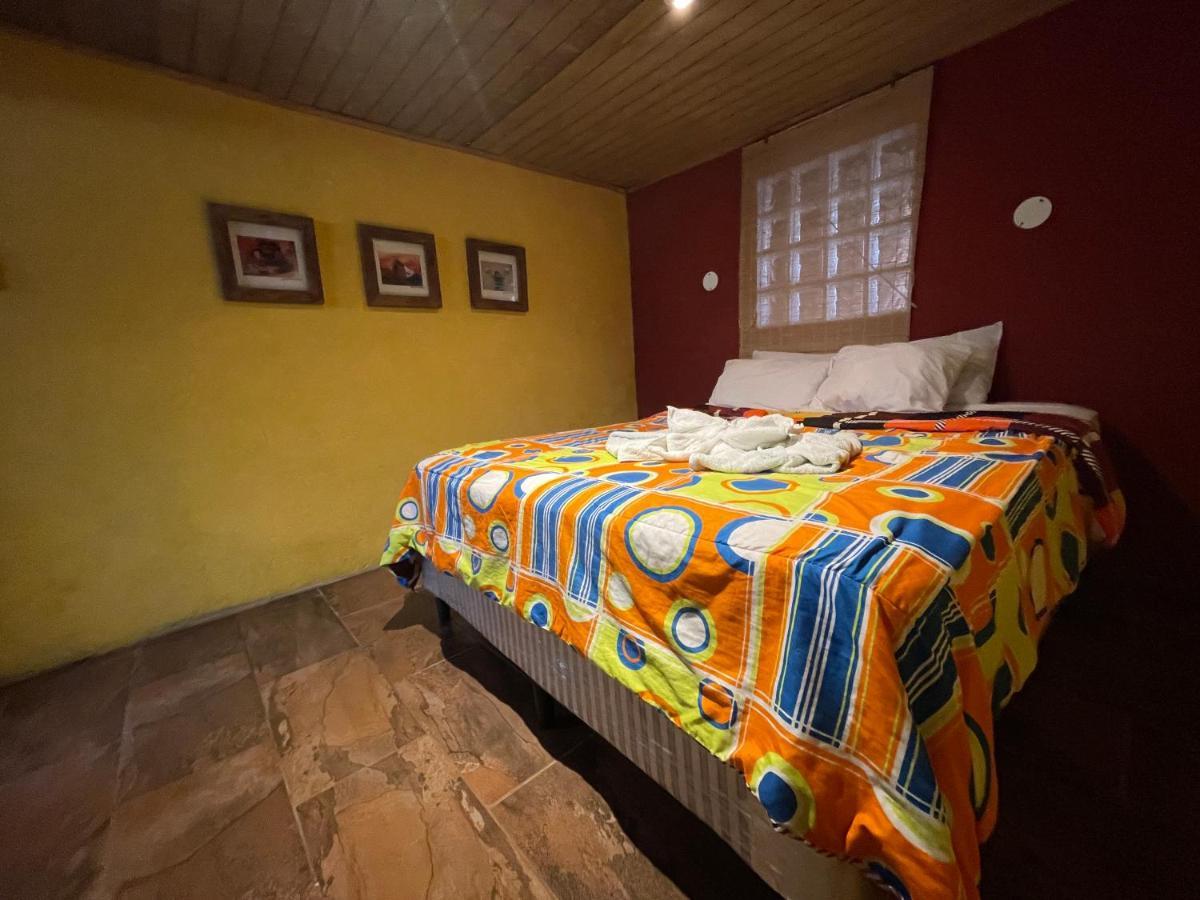 Johnnys Place Hotel Monterrico Exterior photo