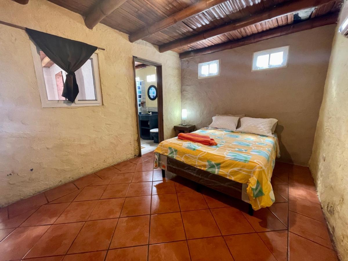 Johnnys Place Hotel Monterrico Exterior photo