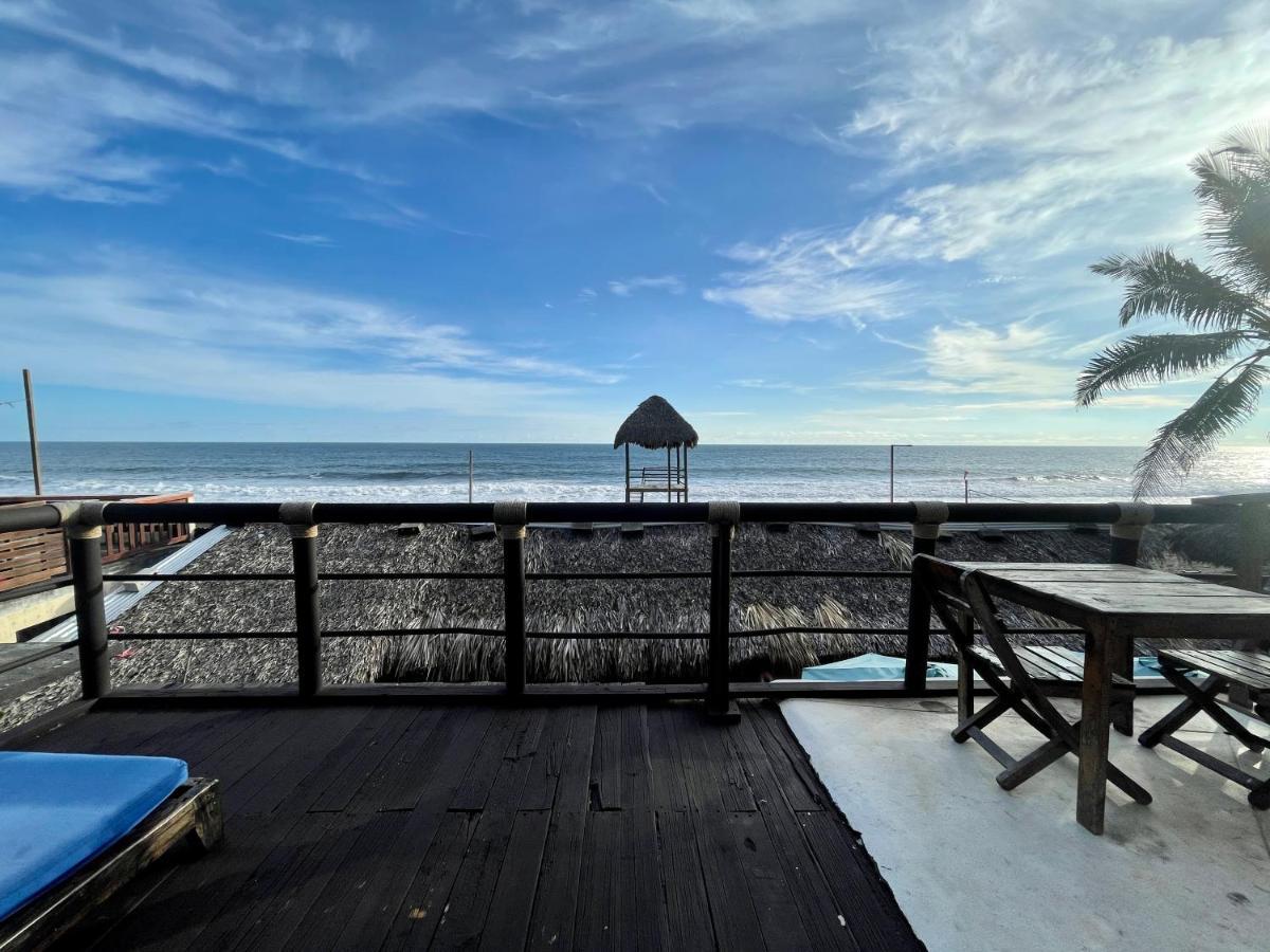 Johnnys Place Hotel Monterrico Exterior photo