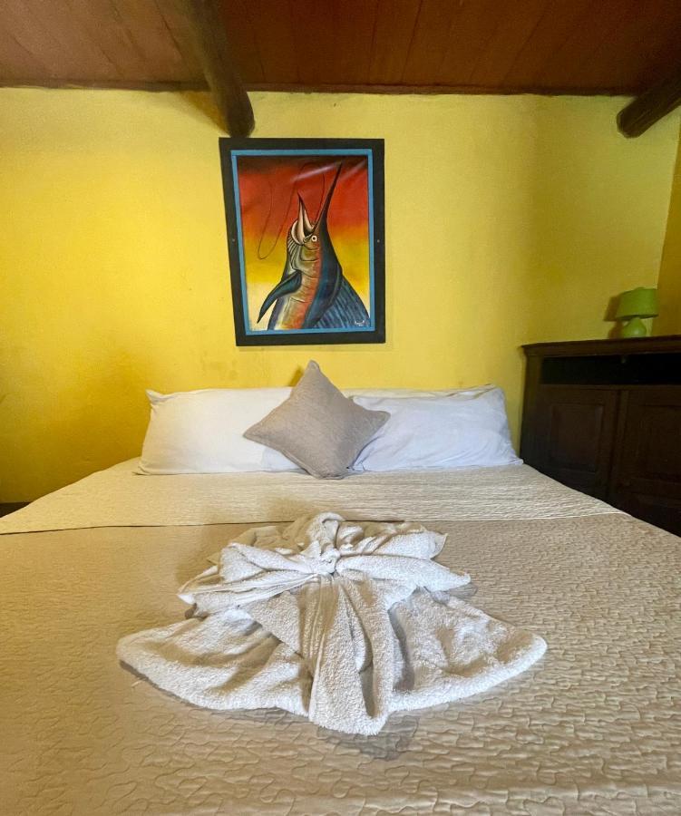 Johnnys Place Hotel Monterrico Exterior photo