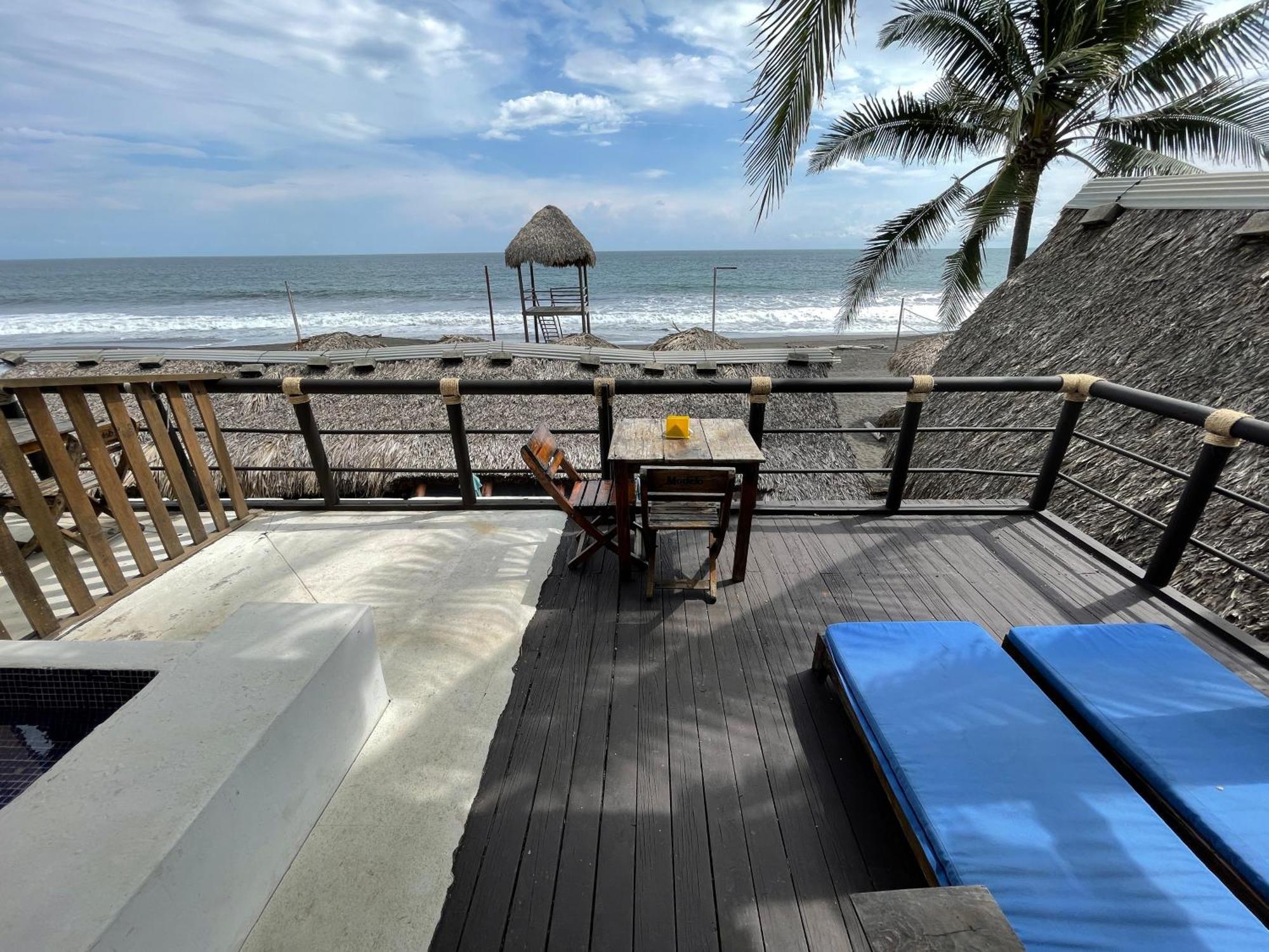 Johnnys Place Hotel Monterrico Exterior photo