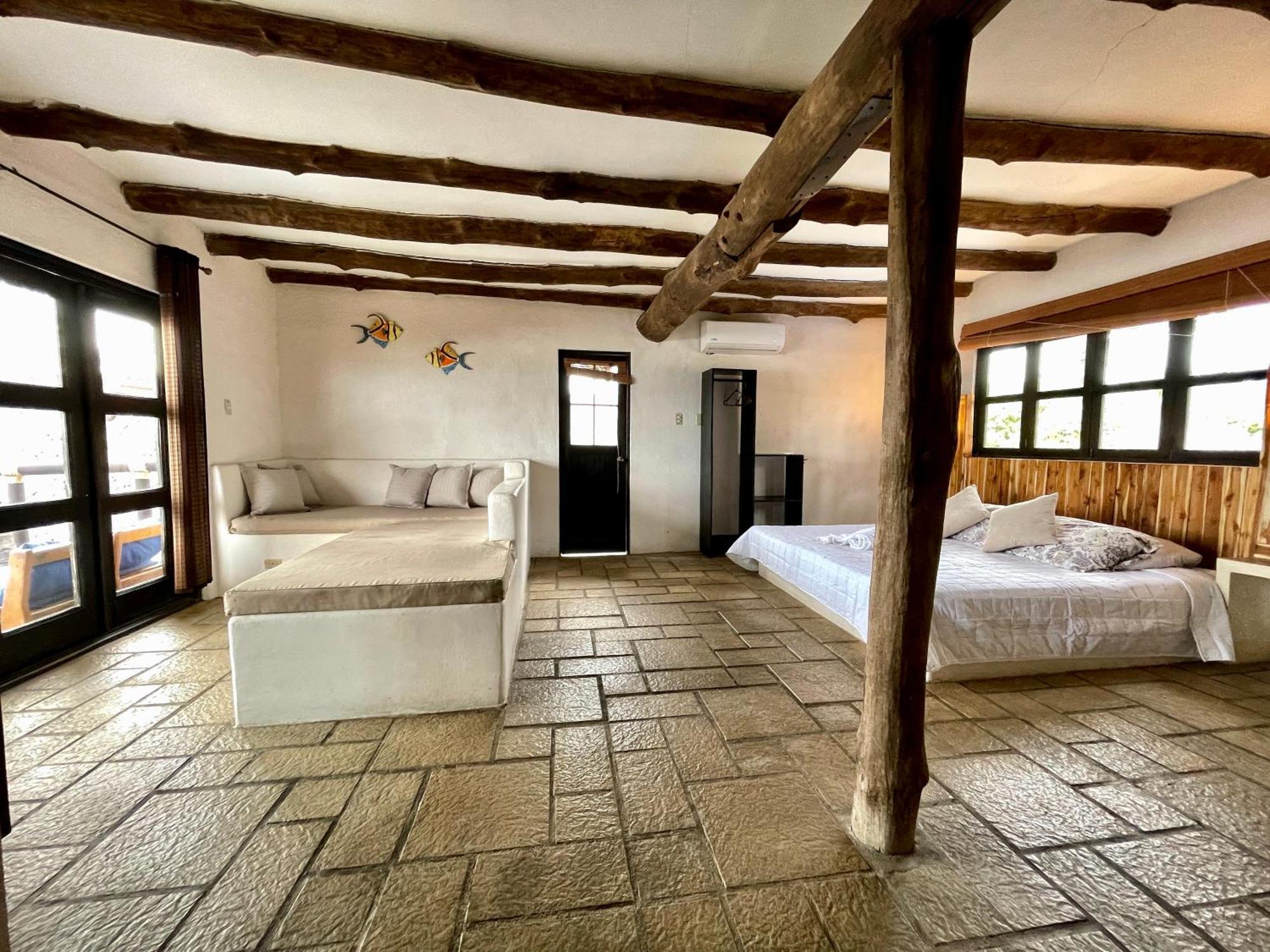 Johnnys Place Hotel Monterrico Room photo